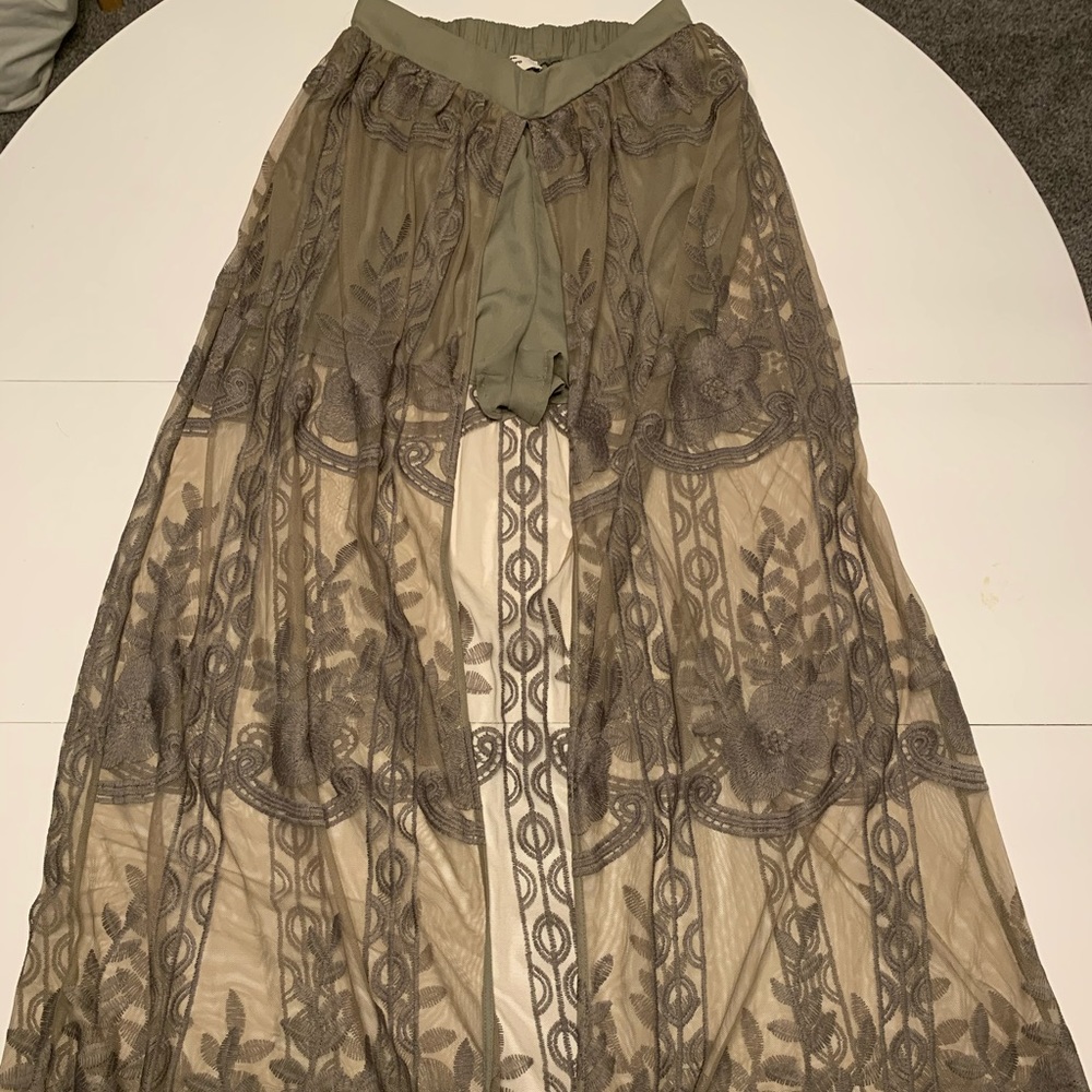 Entro - shorts with laced skirt attached